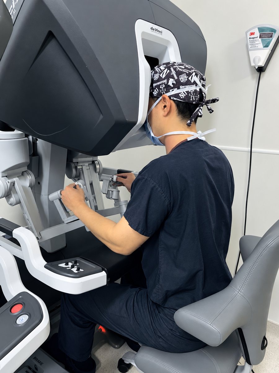 Dr. Daniel Jiang operating at the da Vinci robotic surgical console